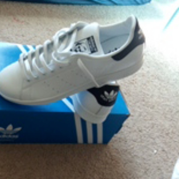 Adidas men's shoes size 11 US - Picture 3 of 5